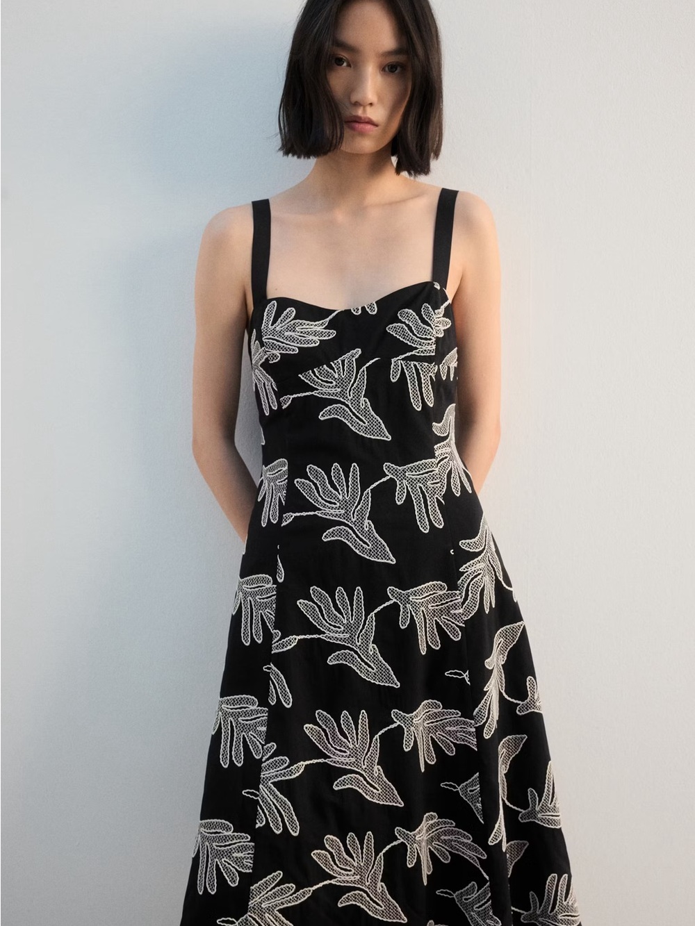 NWT (size 6) MANGO LORAL EMBROIDERY DRESS - Picture 3 of 11